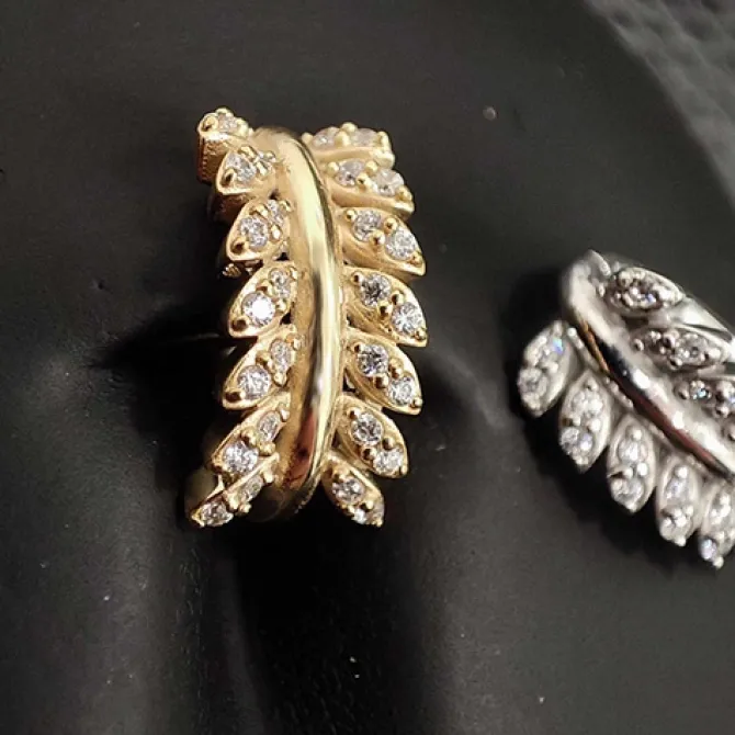 Kolczyk Clicker do pępka złoty z białymi cyrkoniami - CoCr NF- KP-065