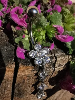 Kolczyk do pępka kwiat z cyrkoniami - srebrny - KP-037