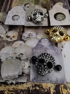 Kolczyk do sutka - diamentowa czaszka - srebrna - S-029