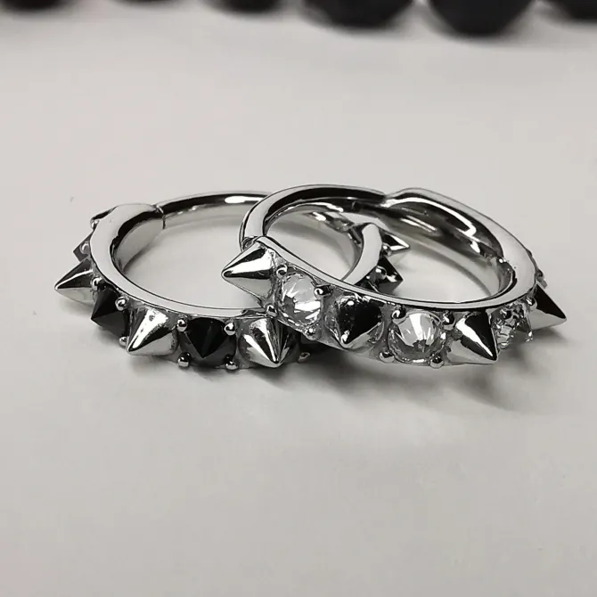 Kolczyk kółko clicker ćwieki i białe cyrkonie - CoCr NF - srebrny - K-077