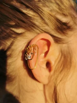 Kolczyk kółko clicker z łańcuszkami i białymi cyrkoniami - złoty - K-034