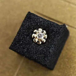 Nakrętka złoto 18K - kwiat z białą cyrkonią - GD18K-018