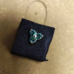 Nakrętka złoto 18K - trójkąt z morskimi cyrkoniami - GD18K-019