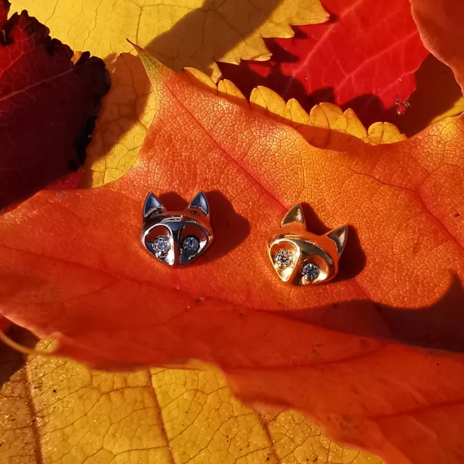 Tytanowa nakrętka lis z białymi cyrkoniami - złota - TNA-044