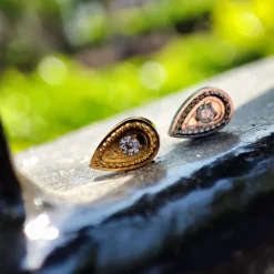 Tytanowa nakrętka z białą cyrkonią - srebrna - TNA-011