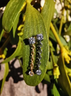 Tytanowa nakrętka z białymi cyrkoniami - złota - TNA-094