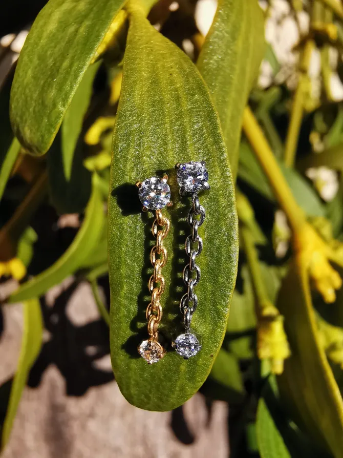 Tytanowa nakrętka z białymi cyrkoniami - srebrna - TNA-094