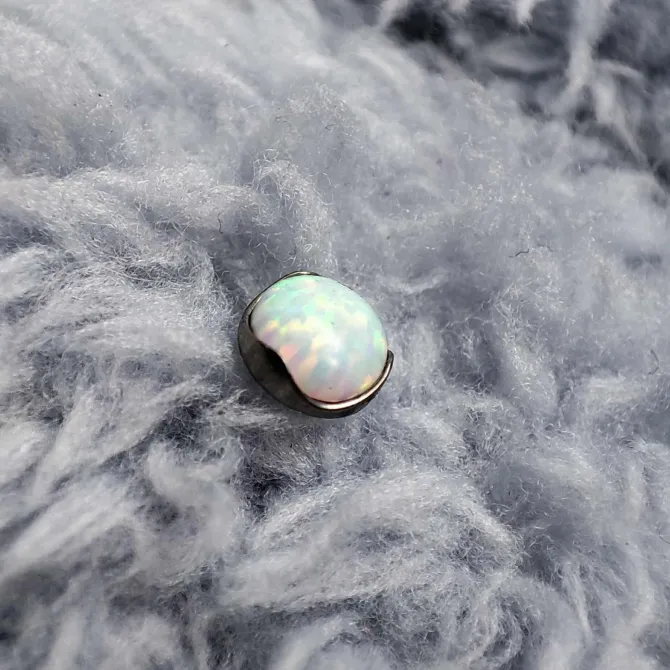 Tytanowa nakrętka z jasno niebieskim opalem OP17 - TNA-024