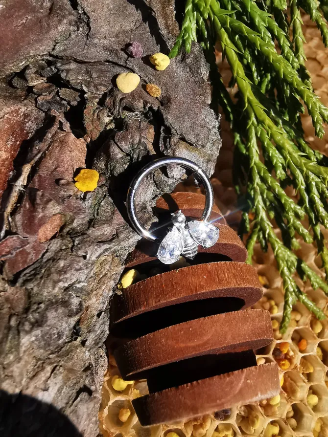 Tytanowe kółko clicker - pszczoła - TK-007