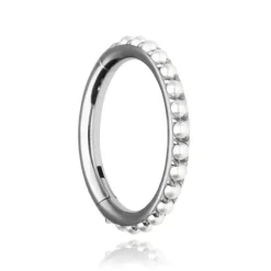 Tytanowe kółko clicker z białymi koralikami - srebrny - TK-024