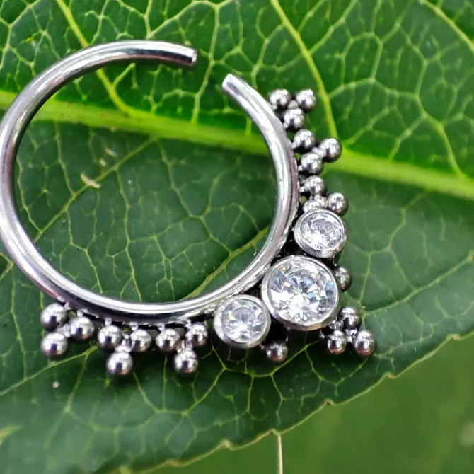 Tytanowe rozginane kółko Continuous - ozdobne - TK-027