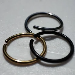 Tytanowe rozginane kółko Continuous czarne - TK-010