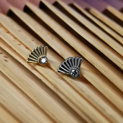 Tytanowy kolczyk labret z białą cyrkonią - złoty