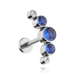 Tytanowy kolczyk labret cluster z niebieskimi cyrkoniami - srebrny