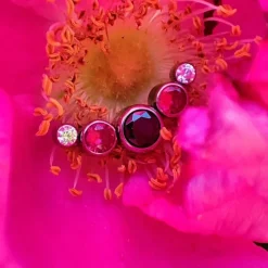 Tytanowy kolczyk labret cluster z czarną cyrkonią - srebrny