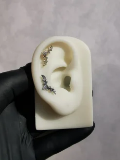 Tytanowy kolczyk labret cluster listki z białymi cyrkoniami - srebrny- złoty