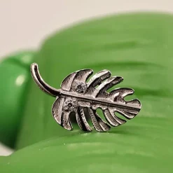 Tytanowy kolczyk labret listek - srebrny - TGW-163