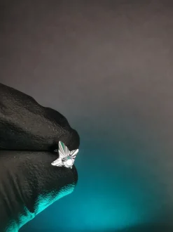 Tytanowy kolczyk labret ozdobny z białą cyrkonią - TGW-133