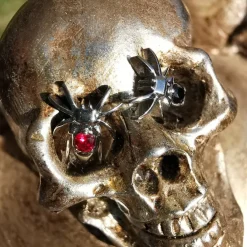 Tytanowy kolczyk labret pająk z czerwoną cyrkonią - srebrny - TGW-140