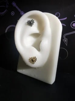 Tytanowy kolczyk labret pajęczyna serce - złota - TGW-148