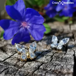 Tytanowy kolczyk labret srebrny motylek z białymi cyrkoniami