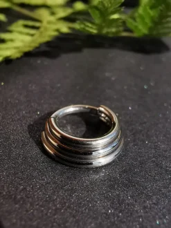 Tytanowy kolczyk potrójny clicker - srebrny - TK-096