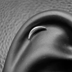 Tytanowy labret ksieżyc złoty